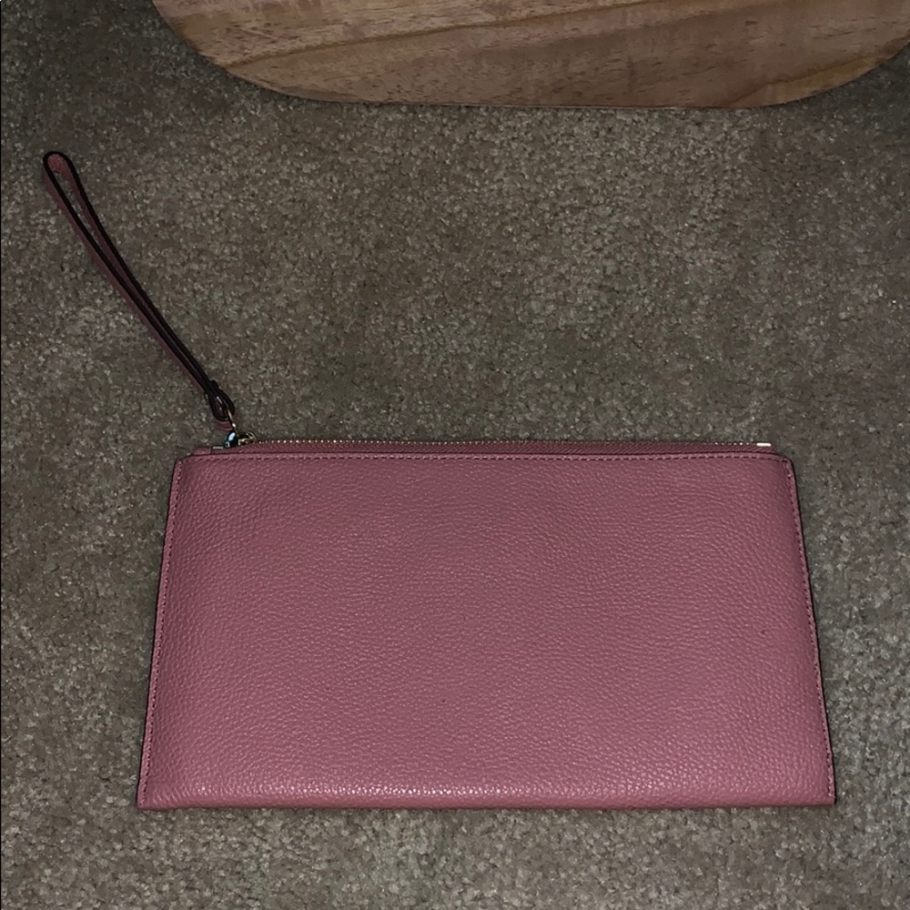 Michael Kors Wristlet- Make an offer 🤗 - Picture 3 of 4